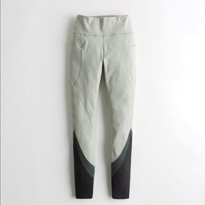 Gilly Hicks Go Recharge High-Rise 7/8 Legging